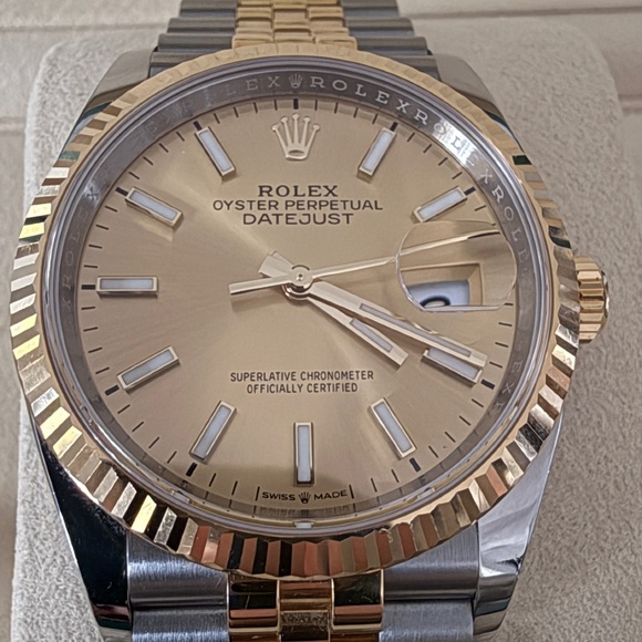 Authentic Rolex Datejust 126233 Gold and Silver Jubilee Bracelet Gold Bezel 2022 - Picture 7 of 15